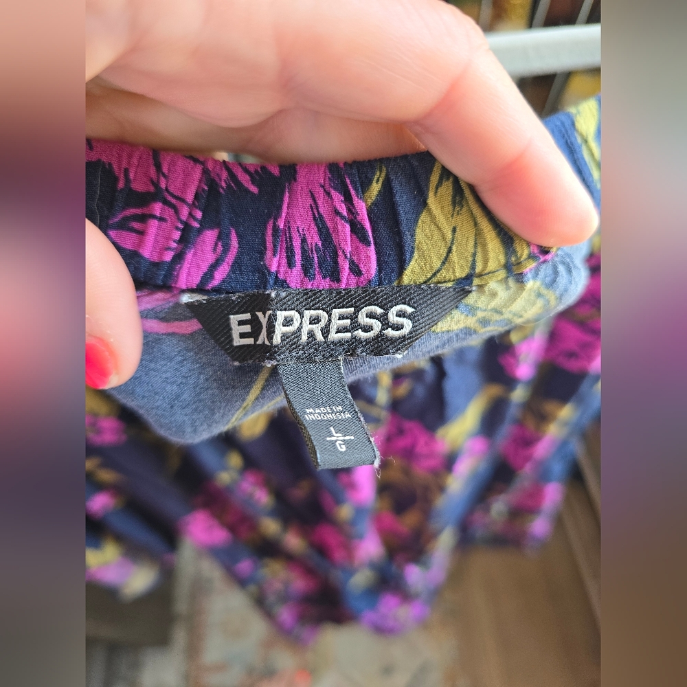 Express Rose Print Romper - Picture 2 of 4